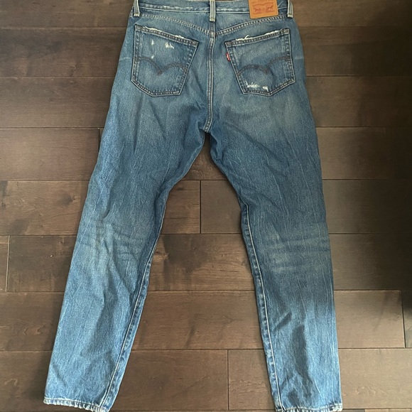 LEVI’S Mid-Rise Distressed Wedgies - Picture 5 of 8